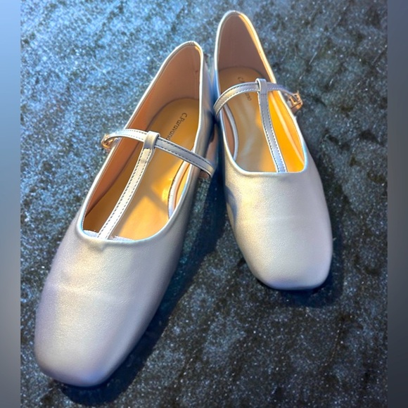 C. Paravano Women's T-Strap Comfort Square Toe Ballet Flats Size 11-11.5 Silver - Picture 1 of 9